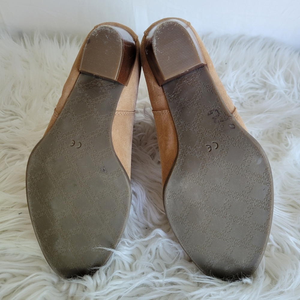 Vionic Upright Madeline Boot/Wheat Size 5 - image 5